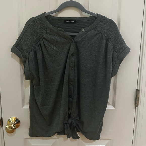 Short Sleeve Button Down Tie Front Cable & Gauge - Picture 1 of 12